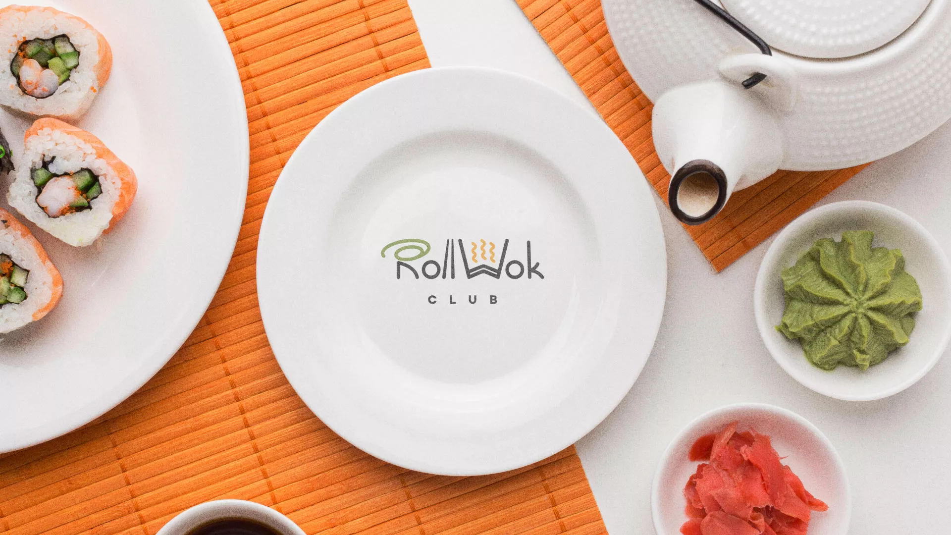 Разработка логотипа и фирменного стиля суши-бара «Roll Wok Club» в Туринске
